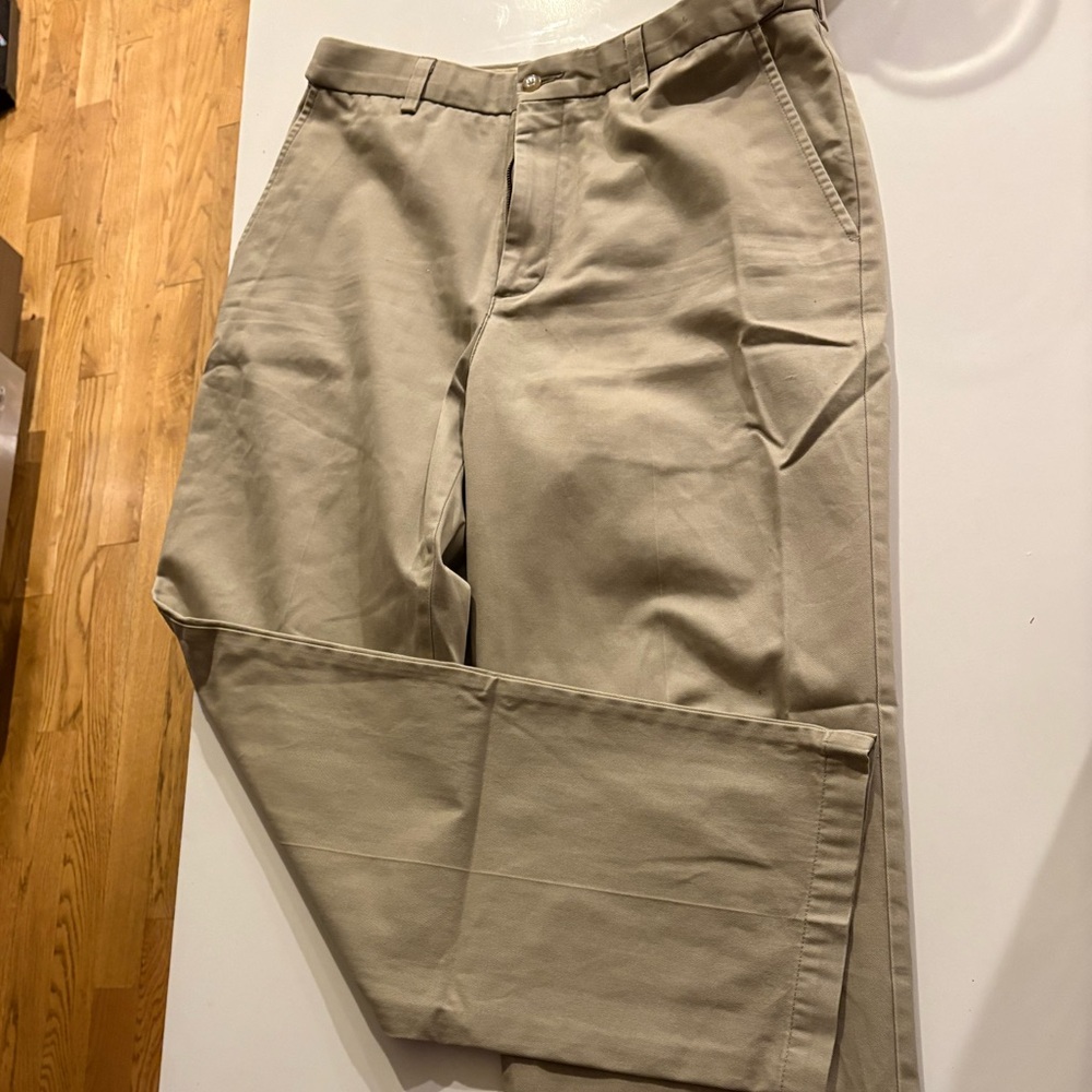 Classic khakis with stretch waistband